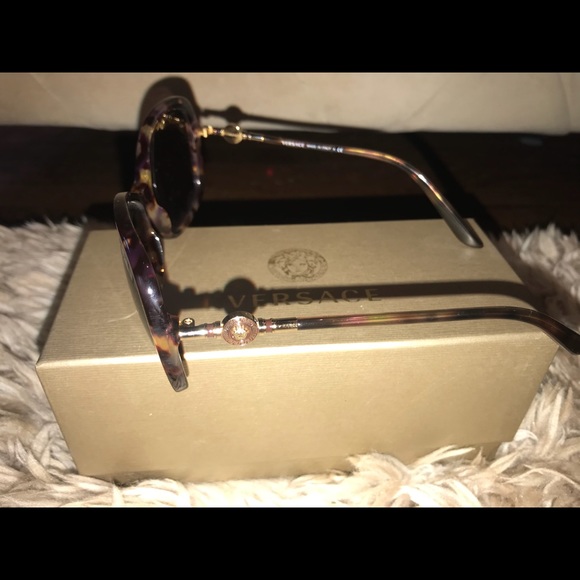 Authentic Versace Sunglasses w| Box & CLG code - Picture 2 of 4